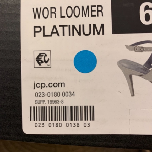 Worthington Platinum Metallic Stiletto - Picture 4 of 4